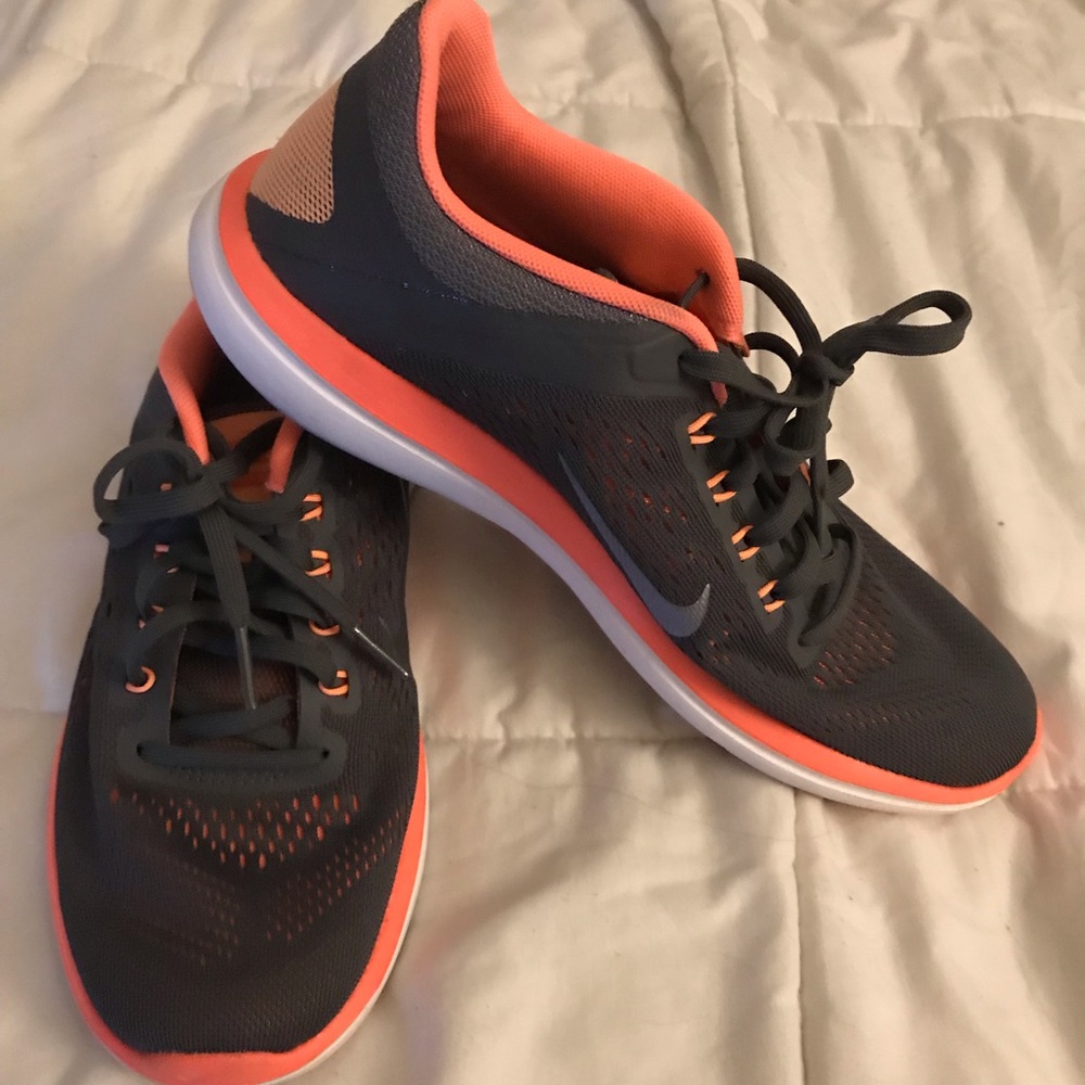 Nike Tennis Shoes